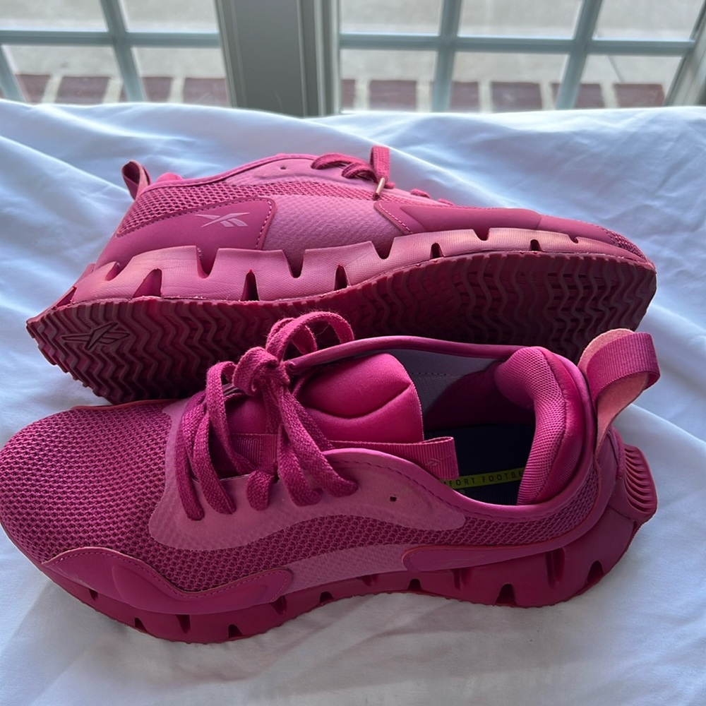 Reebok athletic women size 9 shoe